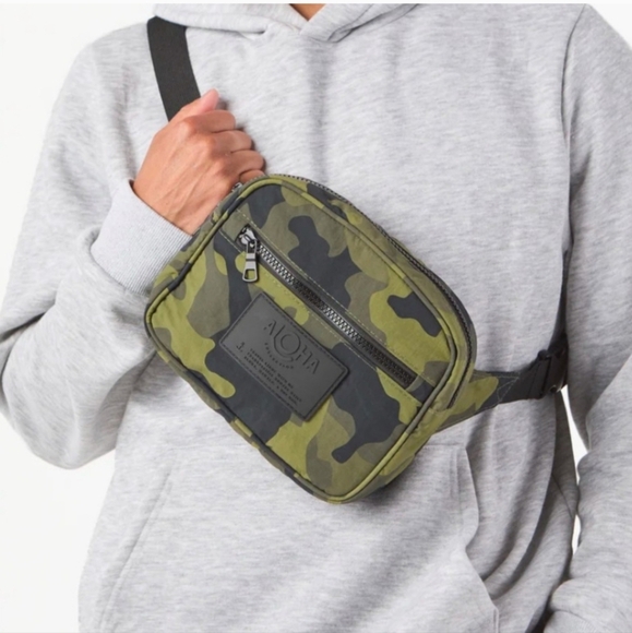 Keep It Light Hip Pack - Picture 2 of 5